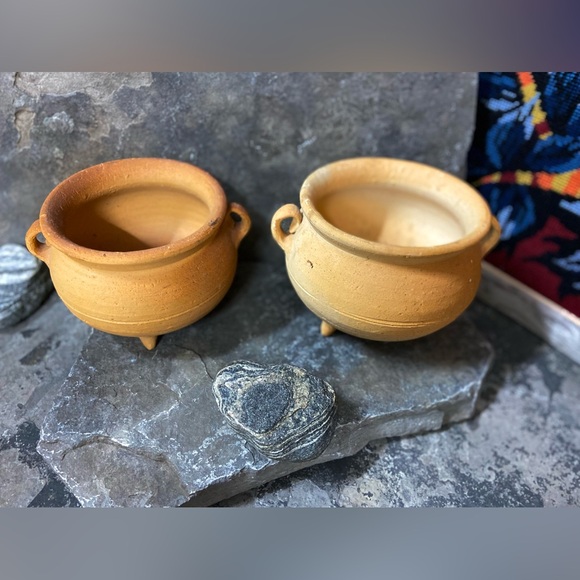 Authentic Handmade Earthenware Cauldron Pots - Picture 2 of 11